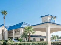 Days Inn & Suites Winnie 