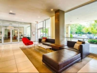 Ginosi Waterfront Apartel 