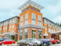 Cambria Hotel & Suites 