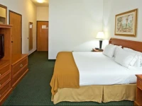 Holiday Inn Express Vero Beach-West 
