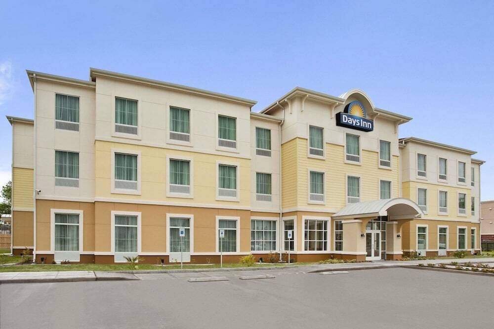 Days Inn Victoria 2*