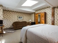 Hanover House Inn 