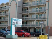Royal Clipper Inn & Suites 
