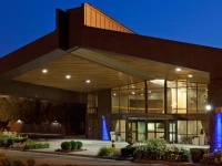 Holiday Inn Express Detroit-Warren/General Motors Technology Center 