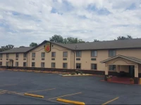 Super 8 - Warrensburg 
