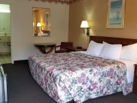 Deluxe Inn (formerly Days Inn) 
