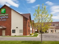 Holiday Inn Express & Suites Watertown 