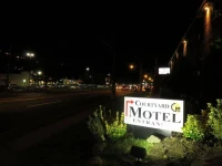 Central Motel Courtyard 