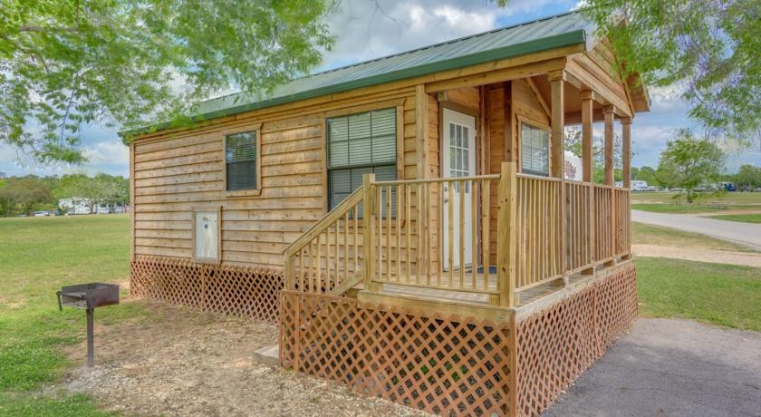Lake Conroe One-Bedroom Cabin 3 