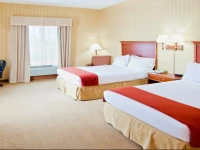 Holiday Inn Express Hotel & Suites Woodbridge 