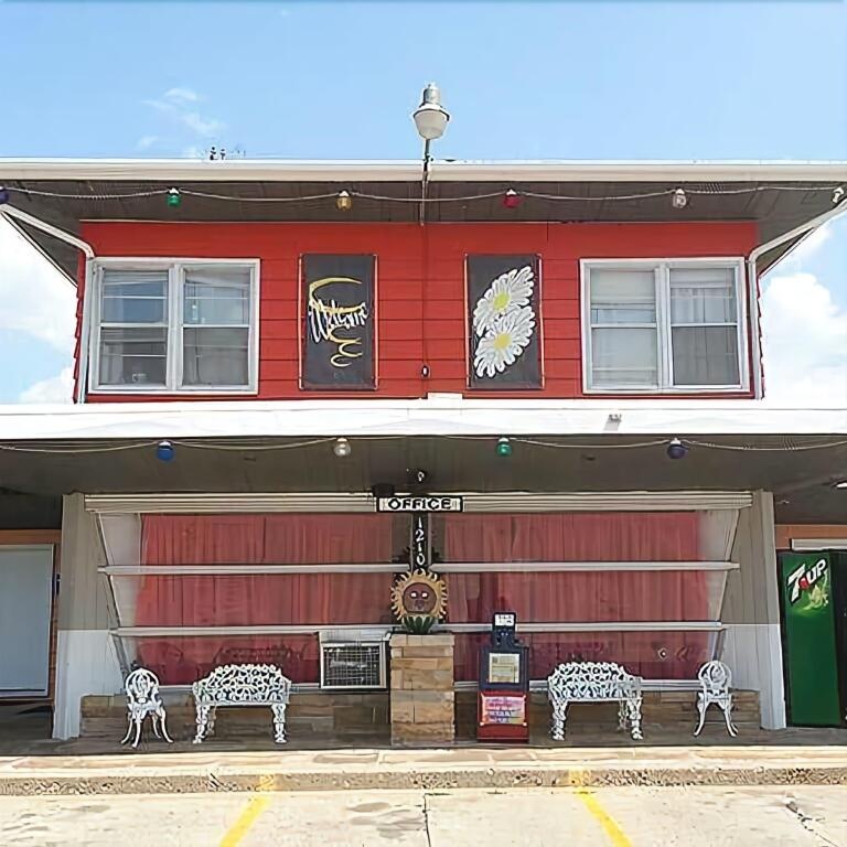 Broadway Inn 