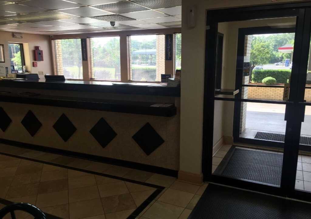 Deluxe Inn and Suites York 