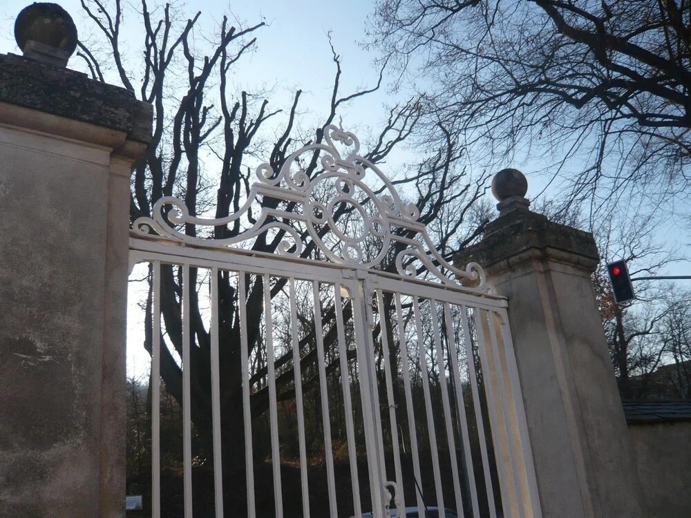 Le Chateau De La Vierge 