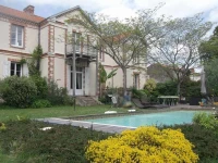 A la Villa dHerbauges 