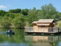 Cabanes Flottantes du lac de Pelisse 
