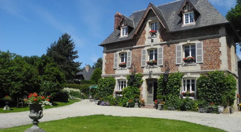 Manoir des Lions de TourgГ©ville 