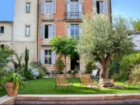 La Maison Rouge dUzes B&B 