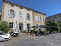 Lhostellerie de la PomarГЁde et le PresbytГЁre 
