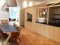 Away Hostel & Coffee Shop 