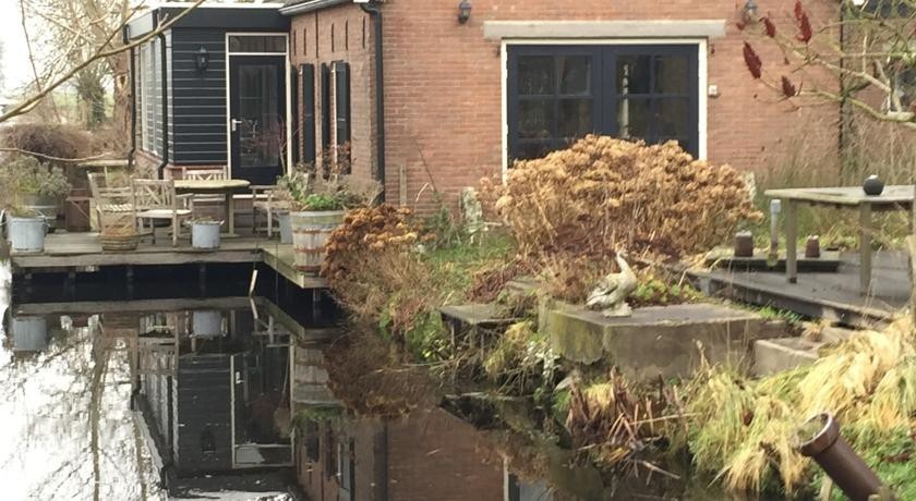 Holiday home Koetshuis de Polderruimte 