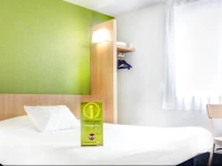 B&B HГґtel MontluГ§on 