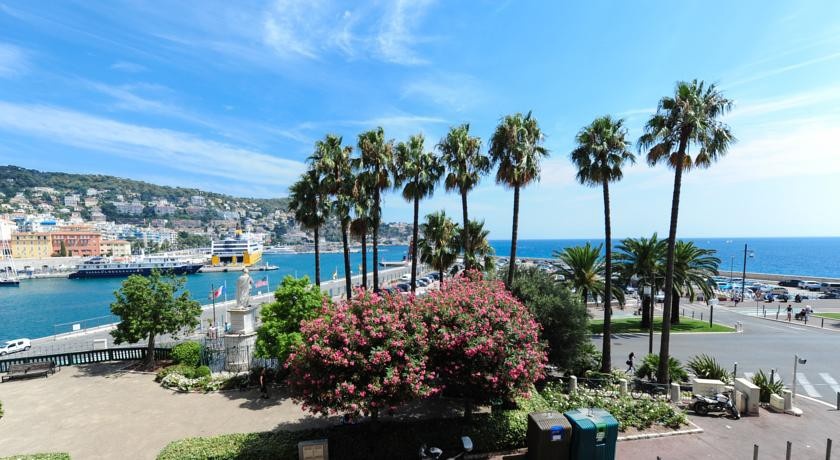 Apart Overlooking The Port Of Nice 
