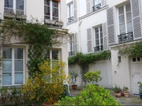 Apartment Rue Jarente Paris 