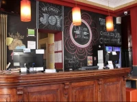 Arty Paris Hostel & Budget Hotel 