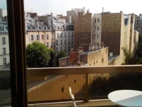 Bright apartment close to Champs ElysГ©es 