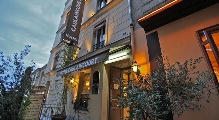 Caulaincourt Square Hostel 