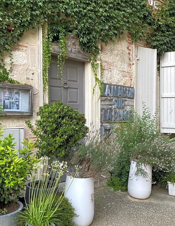 La maison sur la place 