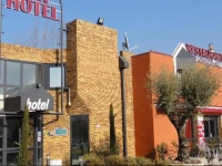 Brit Hotel Chambery 2*