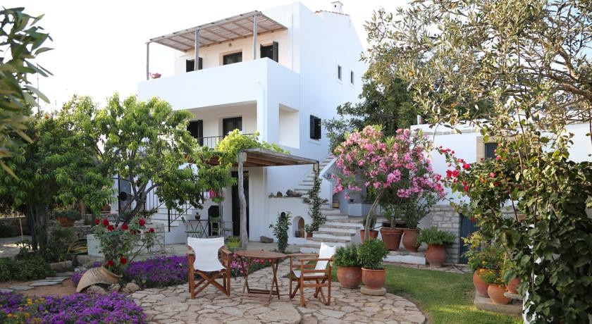 Perlegiannika Houses 4*