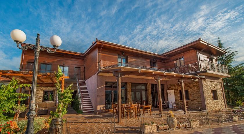 Polys Guest House 