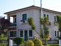 Renas House 