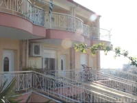 Blue Moon Apartments 