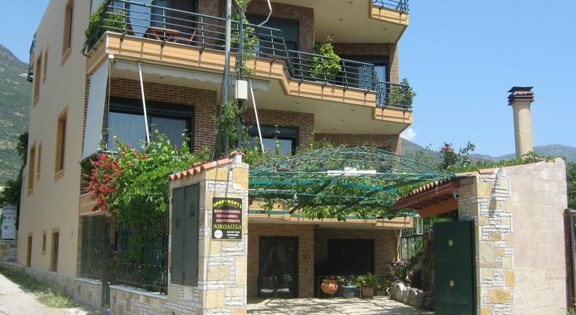 Nikolitsa Apartments 