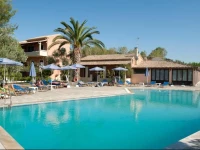 Helena Apartments & Villas 