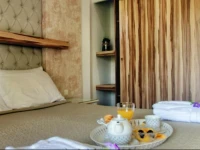 Socrates Plaza Hotel 