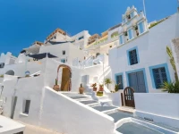 Fira White Residence 