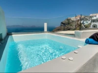 Santorini Royal Suites 