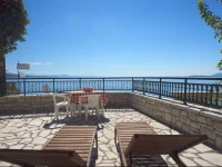 Kaminaki Beachfront Apartments 