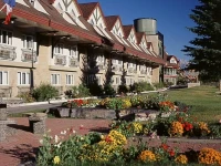 Ramada Canmore 3*