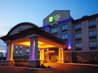 Holiday Inn Express Hotel and Suites Ottawa Airport 2*