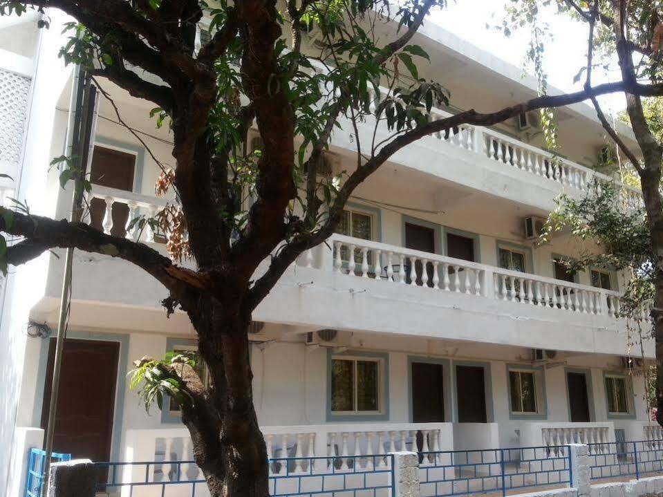 Flowers Guest House 1*
