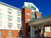 Holiday Inn Express Hotel and Suites Edson 3*