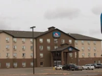 Pomeroy Inn and Suites Valleyview 3*
