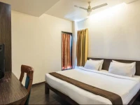 OYO Premium Mumbai International Airport 3 