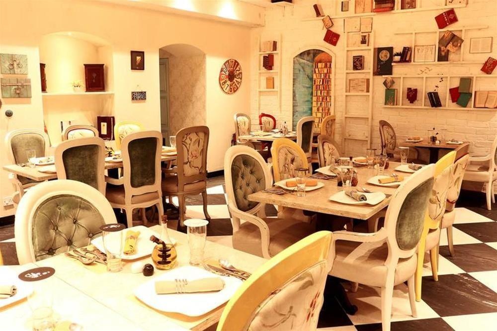 OYO Premium Sarat Bose Road 