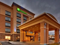Holiday Inn Express Hotel and Suites Kingston 3*